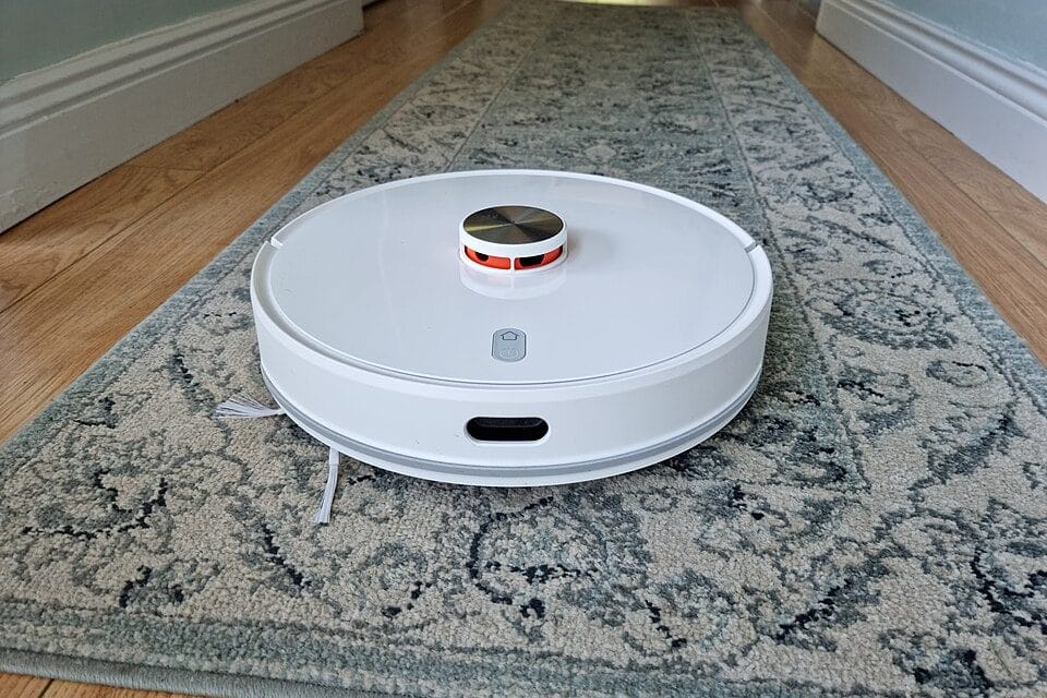 The 2026 Robot Vacuum Buyer's Guide for Men: Why LiDAR Beats Guessing and When the Self-Emptying Dock Earns Its Price