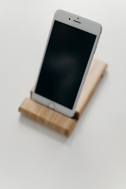 The Case for a Dumb Phone: Light Phone 3 After a Month