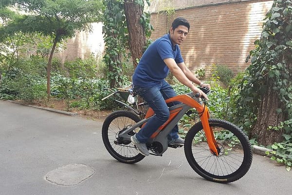 The 2026 Commuter E-Bike Buyer's Guide for Men: Why the $999 Lectric Beats a $2,000 Aventon for Most Commutes
